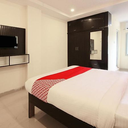 Hotel Oyo Sri Vinayaka Grand à Shamshabad Extérieur photo