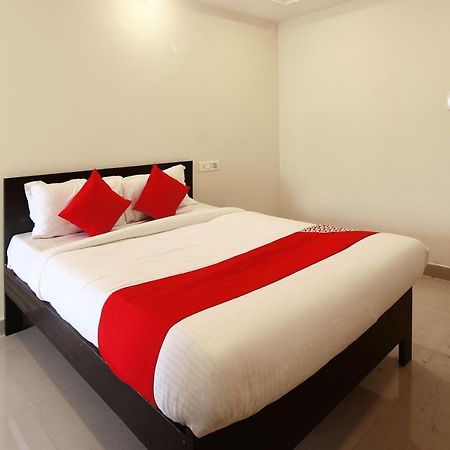 Hotel Oyo Sri Vinayaka Grand à Shamshabad Extérieur photo