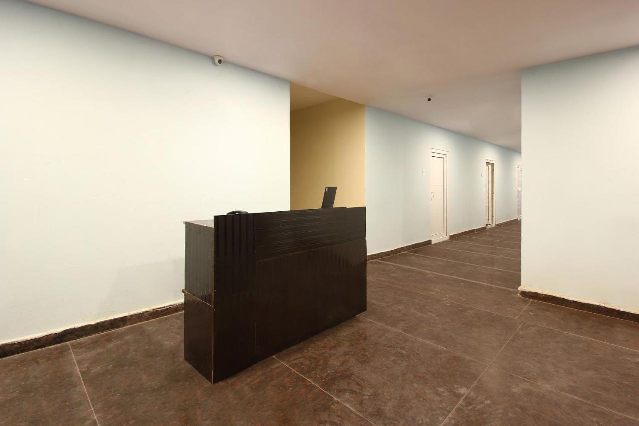 Hotel Oyo Sri Vinayaka Grand à Shamshabad Extérieur photo