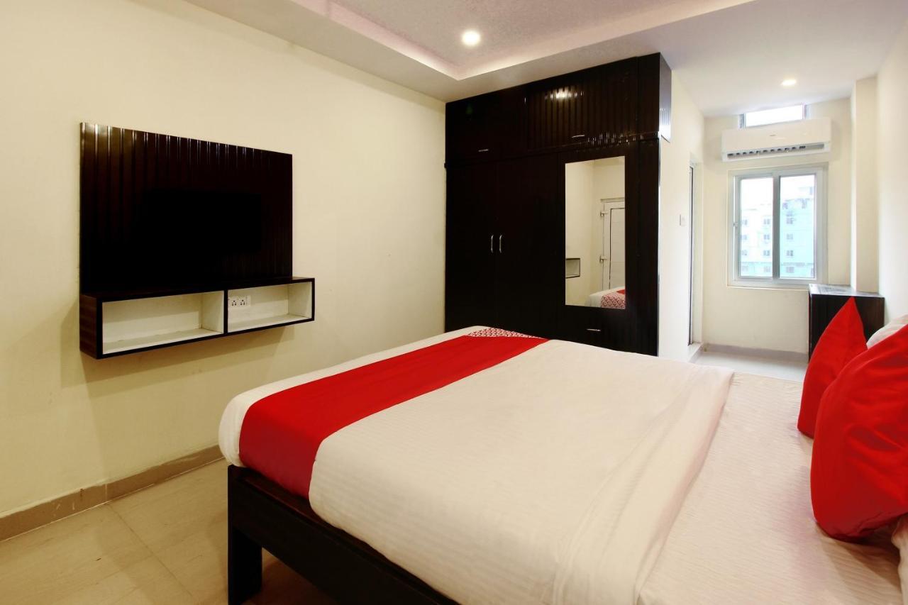 Hotel Oyo Sri Vinayaka Grand à Shamshabad Extérieur photo