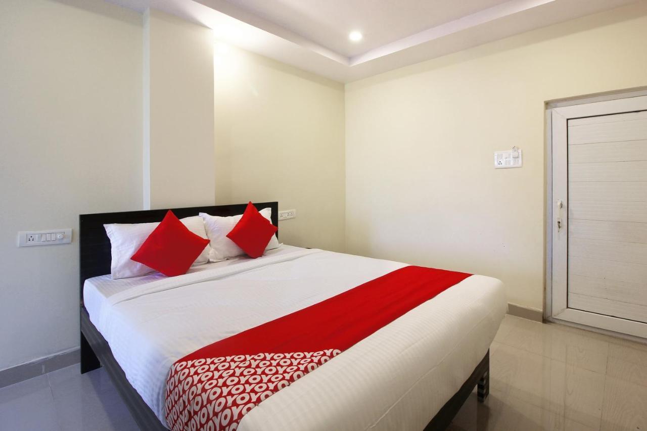Hotel Oyo Sri Vinayaka Grand à Shamshabad Extérieur photo