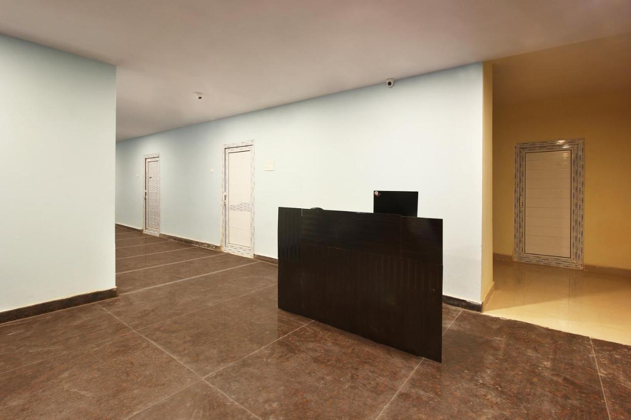 Hotel Oyo Sri Vinayaka Grand à Shamshabad Extérieur photo