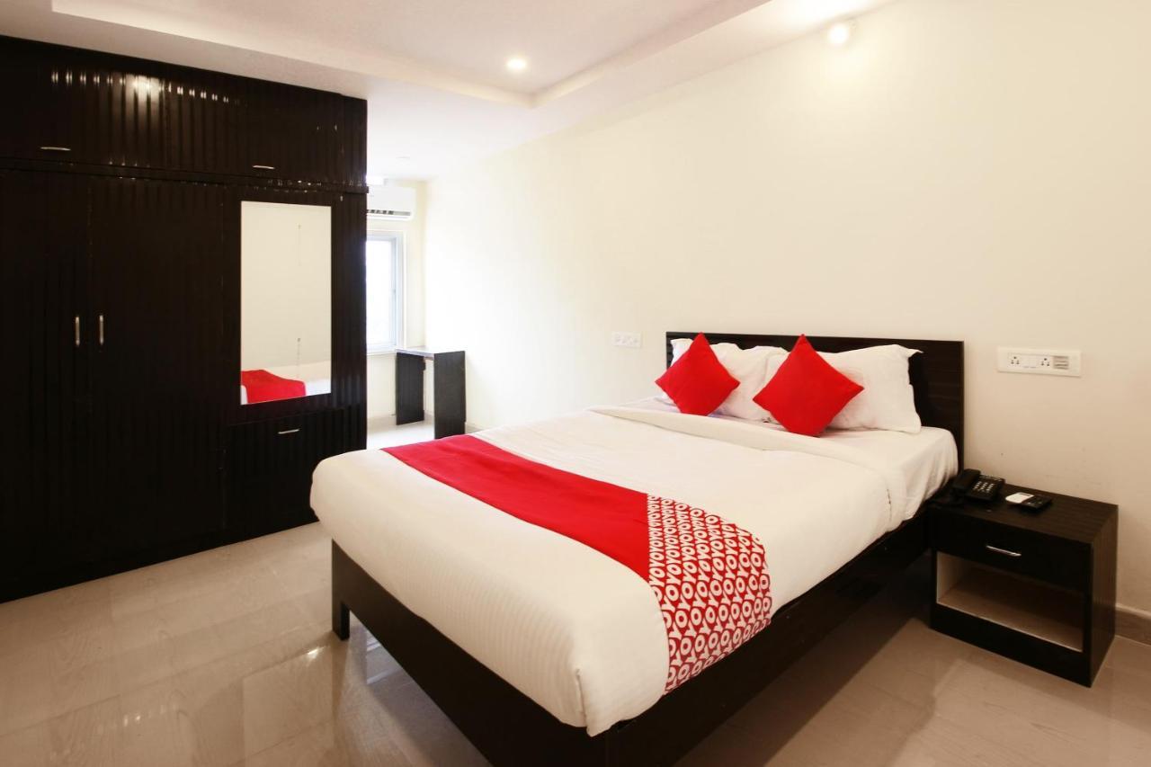 Hotel Oyo Sri Vinayaka Grand à Shamshabad Extérieur photo