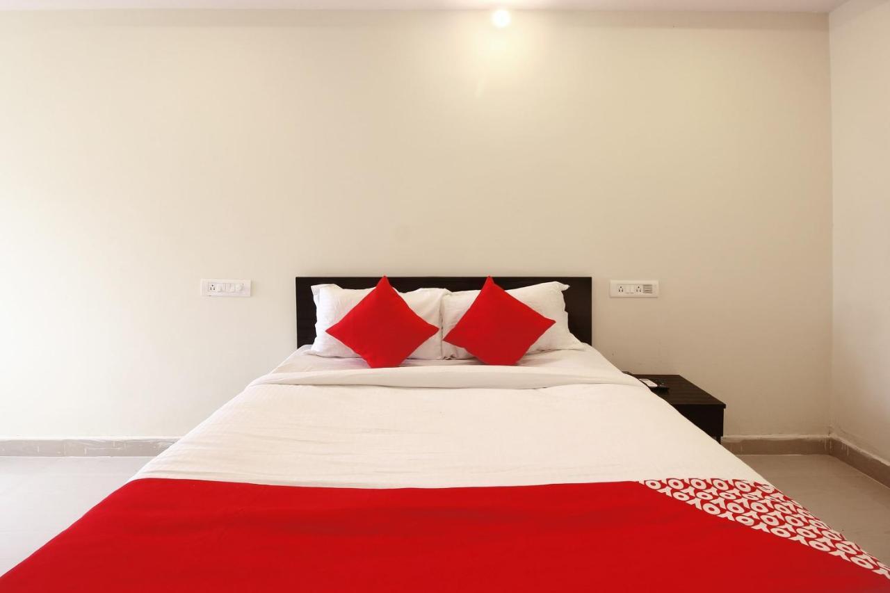 Hotel Oyo Sri Vinayaka Grand à Shamshabad Extérieur photo