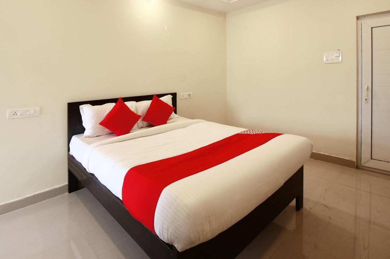 Hotel Oyo Sri Vinayaka Grand à Shamshabad Extérieur photo