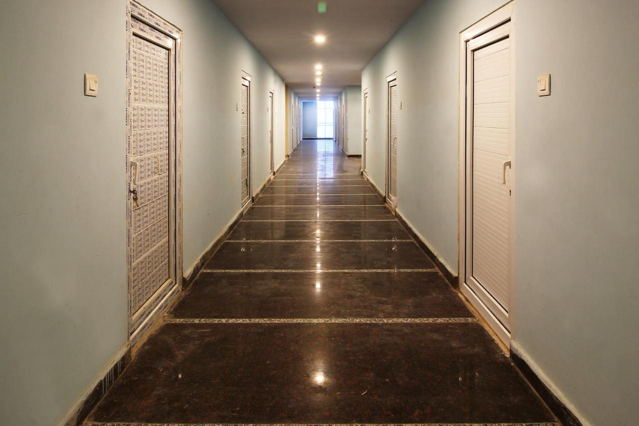 Hotel Oyo Sri Vinayaka Grand à Shamshabad Extérieur photo