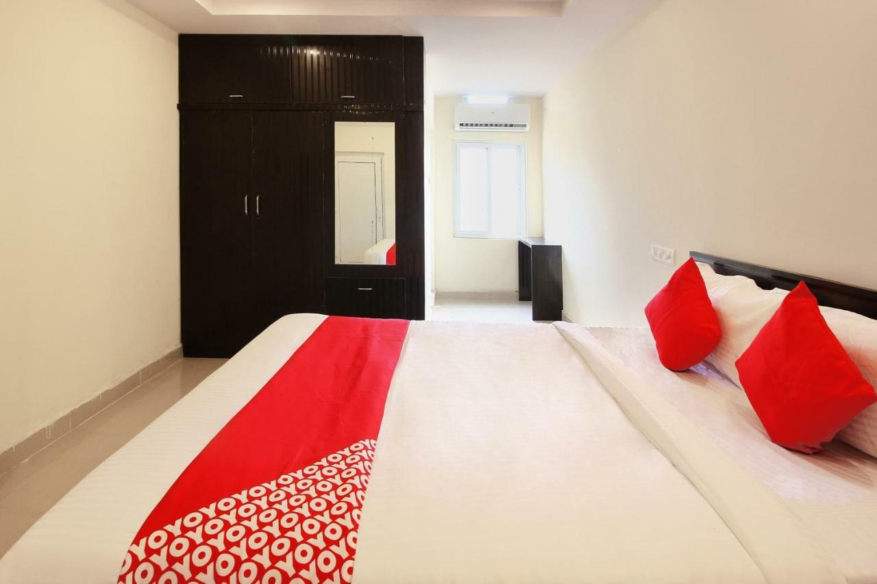 Hotel Oyo Sri Vinayaka Grand à Shamshabad Extérieur photo