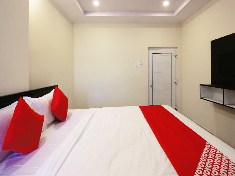 Hotel Oyo Sri Vinayaka Grand à Shamshabad Extérieur photo