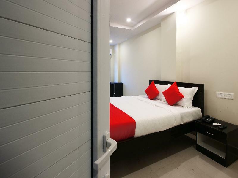 Hotel Oyo Sri Vinayaka Grand à Shamshabad Extérieur photo