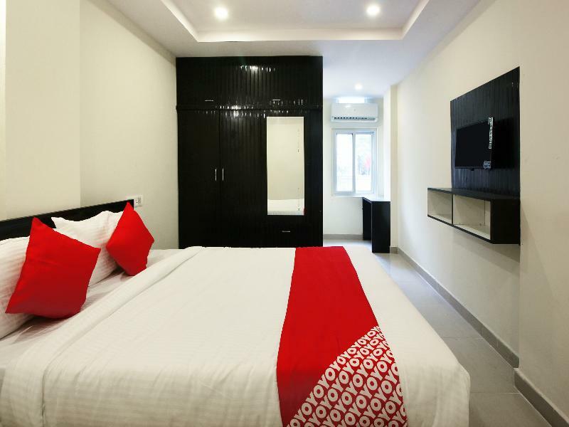 Hotel Oyo Sri Vinayaka Grand à Shamshabad Extérieur photo